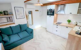 Aubernon Luxurious, Newly Renovated Flat In Heart Of Old Antibes